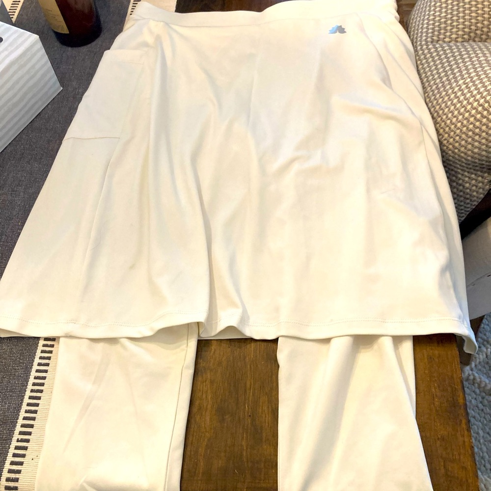 Snoga fit athletic skirt with attached leggings (3/4 length) Size L